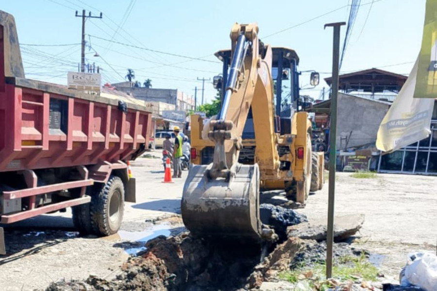 Usai Ditinjau Pj Gubri, PUPR Riau Turunkan Alat Berat Perbaiki Jalan Cipta Karya