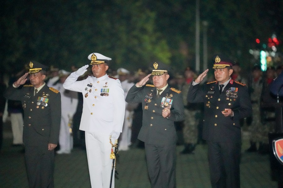 Momen Khidmat TNI-Polri di Malam Renungan Suci Sambut HUT ke-81 RI