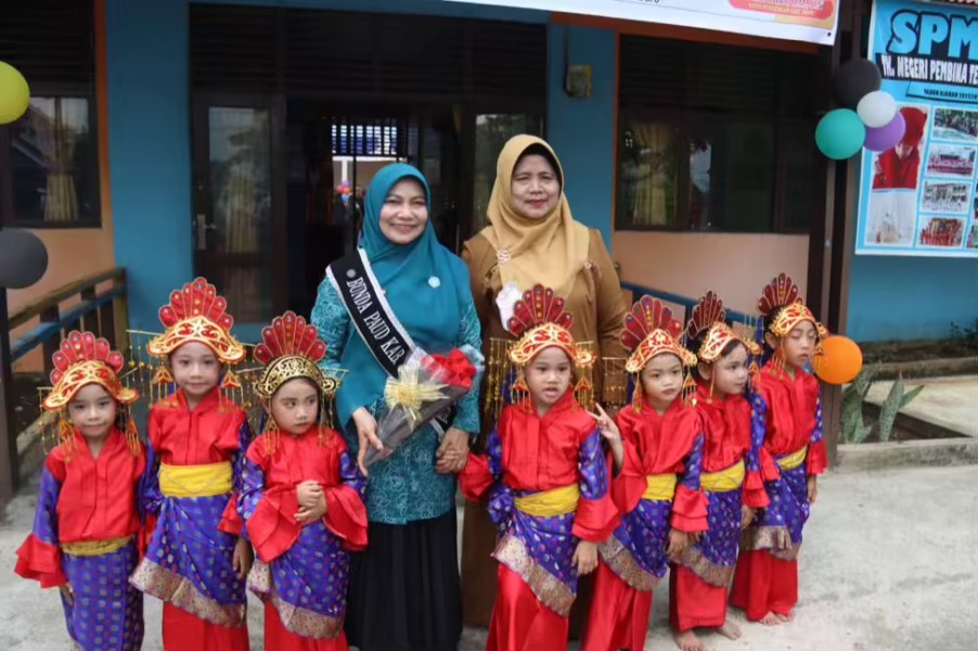 Kunjungi Sejumlah TK, Bunda PAUD Inhil Tekankan Pentingan Wajib Belajar 13 Tahun