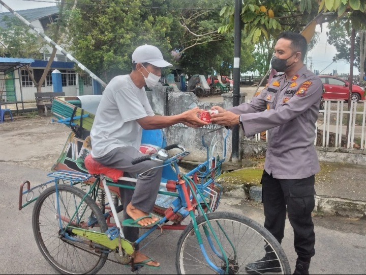 Masuki Hari Kelima Puasa, KSKP Tembilahan Terus Berbagi Takjil ke Masyarakat