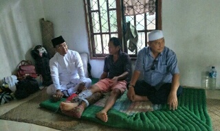 Terbaring Lemah, Simpatisan Ini Sumringah Dijenguk War Dan Su