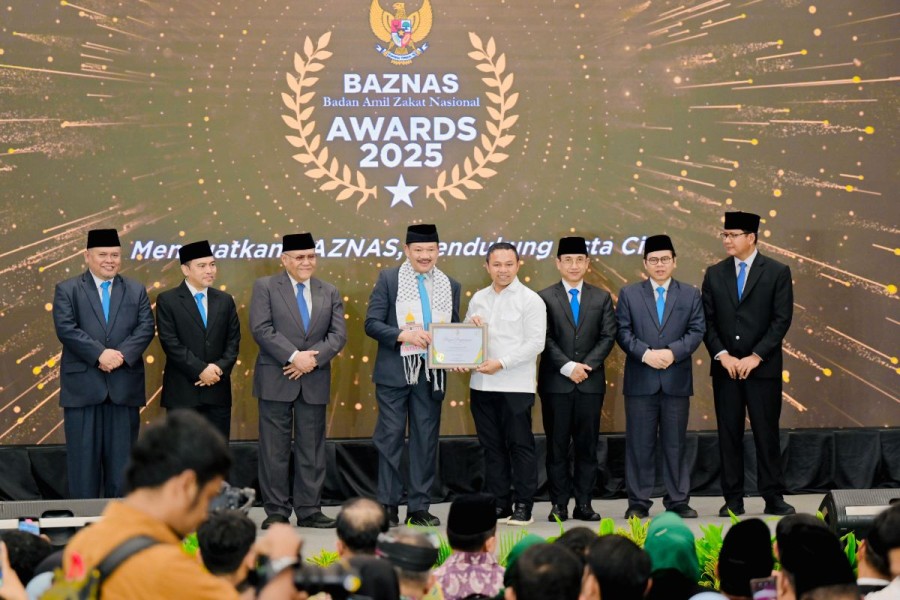Gubri Abdul Wahid Dianugerahi Penghargaan Baznas Awards 2025 Kategori Kepala Daerah Pendukung Gerakan Zakat