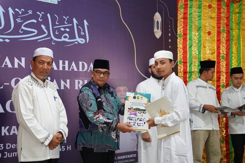 Momen Haru Gubri Edy Nasution Saksikan Wisuda Maqari Angkatan II