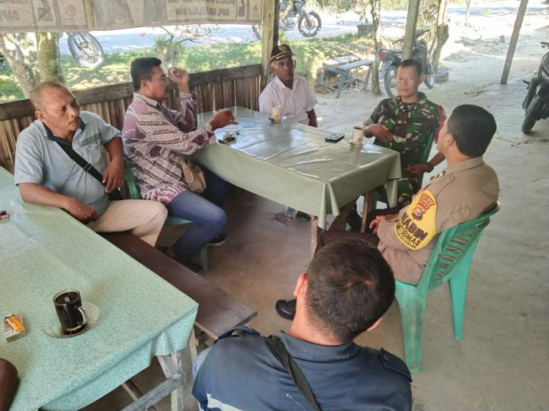 Bhabinkamtibmas Polsek Kandis Sambangi Warga Sampaikan Pesan Kamtibmas Pasca Pilkada