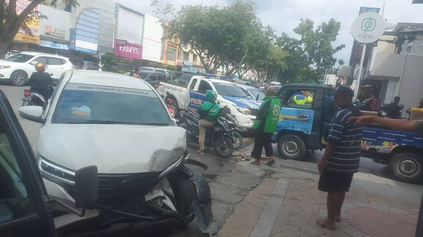 Akibat Mengantuk, 6 Kendaraan di Jalan Sudirman Terlibat Tabrakan Beruntun