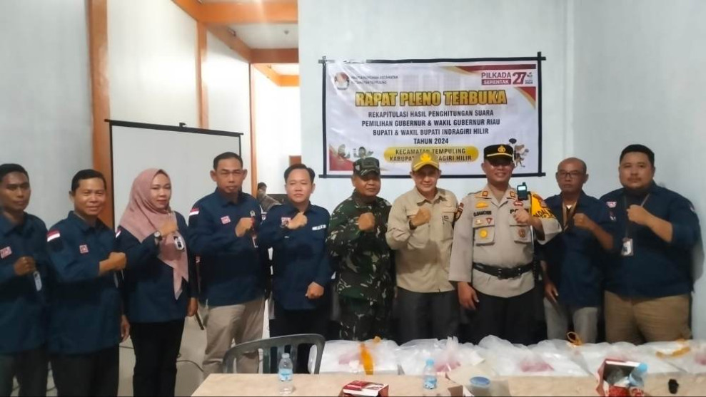 Kapolsek Tempuling Hadiri Pembukaan Rapat Pleno di Gudang PPK Tempuling dan Berikan Sambutan