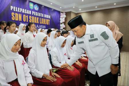 Wabup Siak Husni Merza Hadiri Perpisahan Peserta Didik