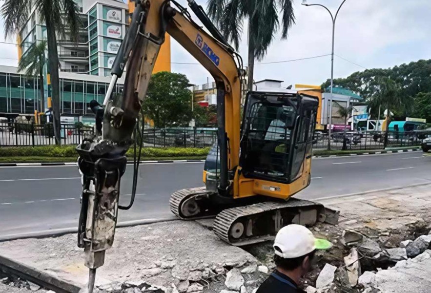 Normalisasi Drainase Jalan Sudirman Depan RS Awal Bros Dimulai, Pemko Pekanbaru-Pemprov Sinergi Atasi Banjir