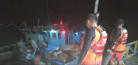 Kapal Nelayan Mati Mesin dan Terombang-ambing di Tengah Perairan, 5 Orang Dievakuasi