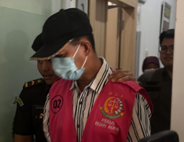 Penuhi Panggilan Penyidik, Kadisdikbud Rohil Langsung Ditahan