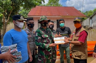 BPBD Riau Salurkan Logistik Untuk Warga Terdampak Banjir di Pekanbaru 