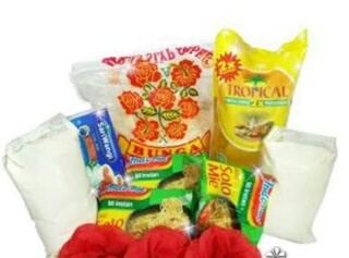 Dinas Pekerjaan Umum Berikan Bantuan Sembako kepada THL Kebersihan Siak 