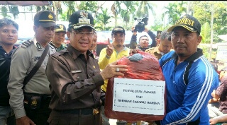 Banjir di Mumpa Surut, Bupati Inhil Turun Pastikan Kampung Pengungsi Sudah Layak Huni