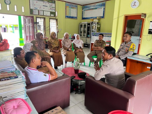 Polsek Tambusai Utara Edukasi Pilkada Damai Bersama Majelis Guru Sekolah