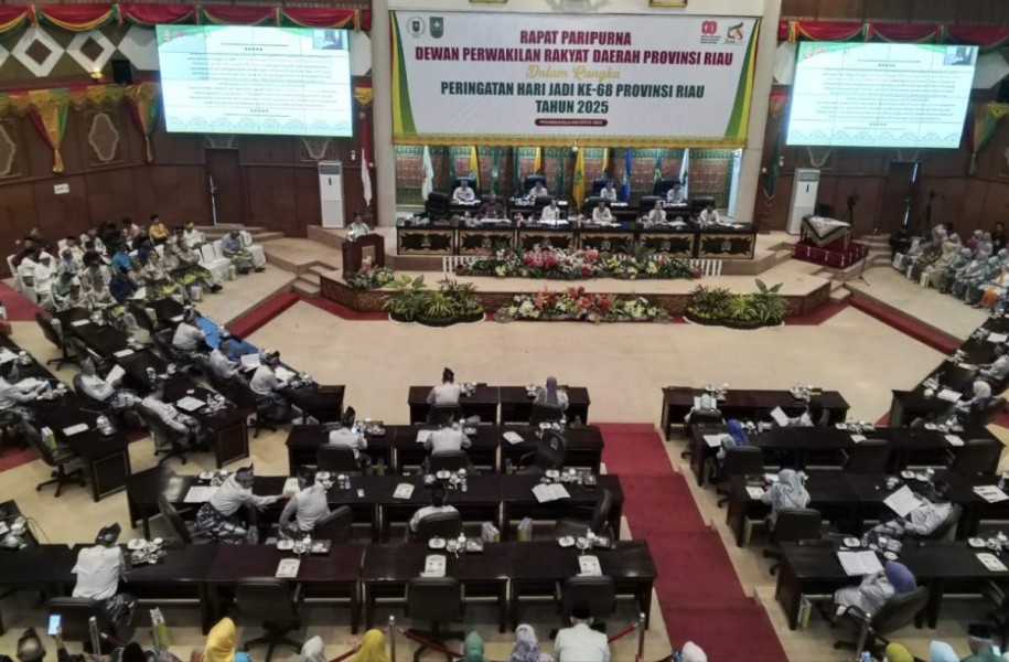 Hadiri Paripurna HUT ke-68 Riau, Kemendagri Apresiasi Capaian Pemerintah Provinsi