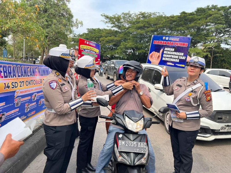 Di RTH Ahmad Yani Pekanbaru, Ditlantas Polda Riau Edukasi Keselamatan Berlalu Lintas dan Pilkada Damai