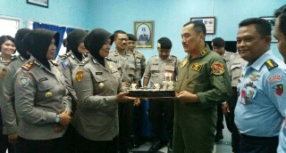 HUT TNI ke 72, Polresta Pekanbaru Kunjungi Tiga Markas TNI
