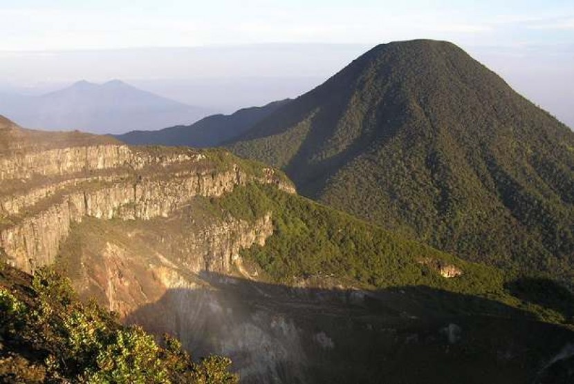 Jalur Pendakian Gunung Gede Pangrango Ditutup Hingga Maret 2017