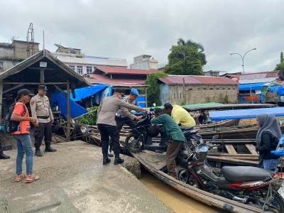 Sambangi Masyarakat Pelabuhan Lasdap Tembilahan, Ini Pesan Poliso Wujudkan Pilkada Damai