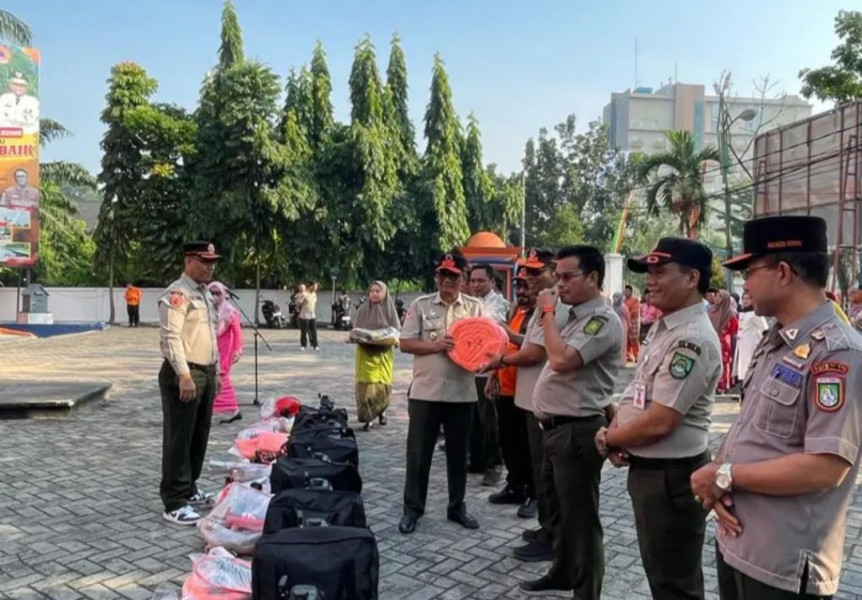 Siaga di Musim Kemarau, BPBD Riau Salurkan Bantuan Peralatan Pemadam Kebakaran
