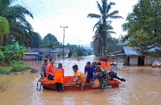 Rohul Dilanda Banjir, Tim Gabungan Evakuasi Warga ke Tempat yang Lebih Aman