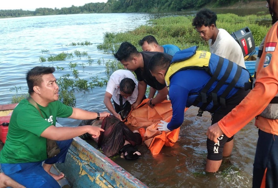 Mahasiswa PCR Tenggelam di Pulau Cinta Sungai Kampar Ditemukan Tewas