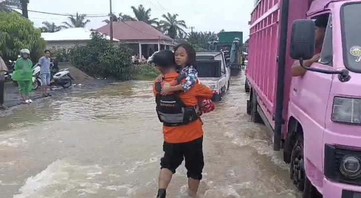 Sejumlah Wilayah di Sumbar Dikepung Banjir, 1 Warga Dikabarkan Hanyut