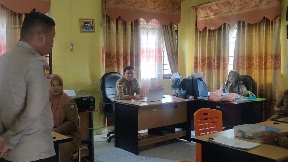 Sambang Warga, Personil Polsek Sungai Apit Ajak Masyarakat Jaga Kamtibmas