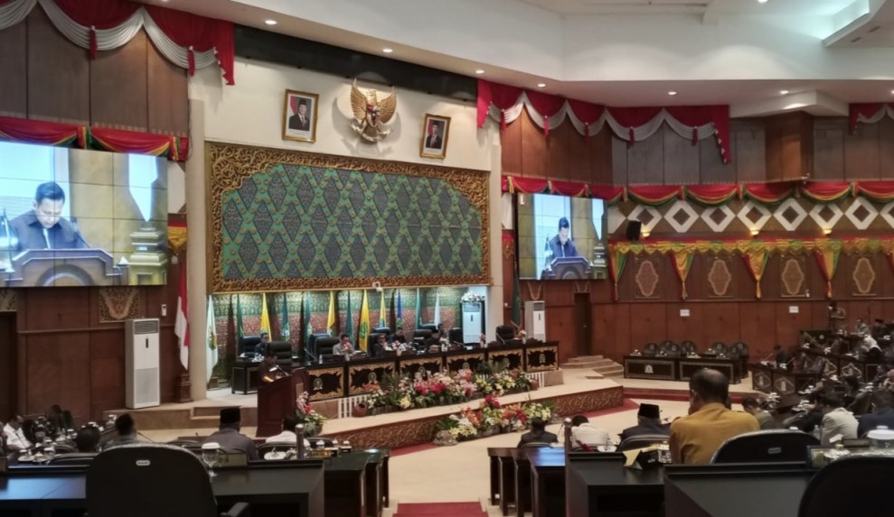 Debat Tatip Berlangsung Panas! DPRD Riau Tunda Paripurna LKPJ