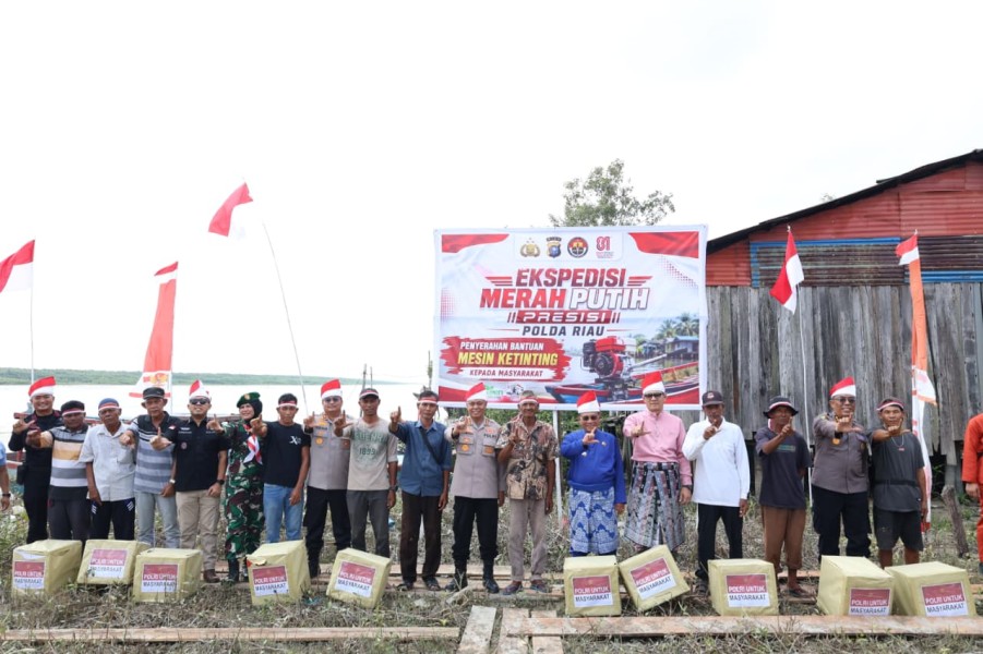 Ekspedisi Merah Putih Presisi Polda Riau Tanam 810 Mangrove dan Salurkan Bantuan untuk Masyarakat Pesisir Sinaboi
