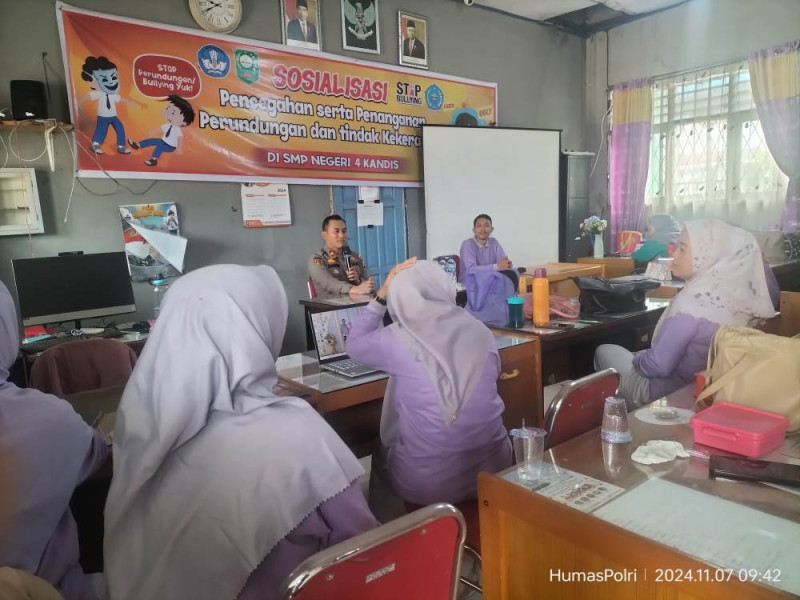 Kapolsek Kandis Gelar Cooling System dan Sosialisasi Pencegahan Perundungan di SMPN 4 Kandis