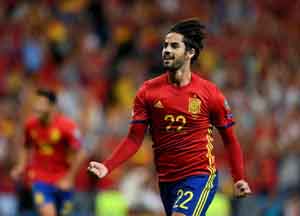  Spanyol Hajar Italia 3-0 di Santiago Bernabeu