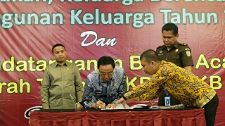 Bupati Inhil Hadiri Rapat Keluarga Berencana Bersama BKKBN Riau