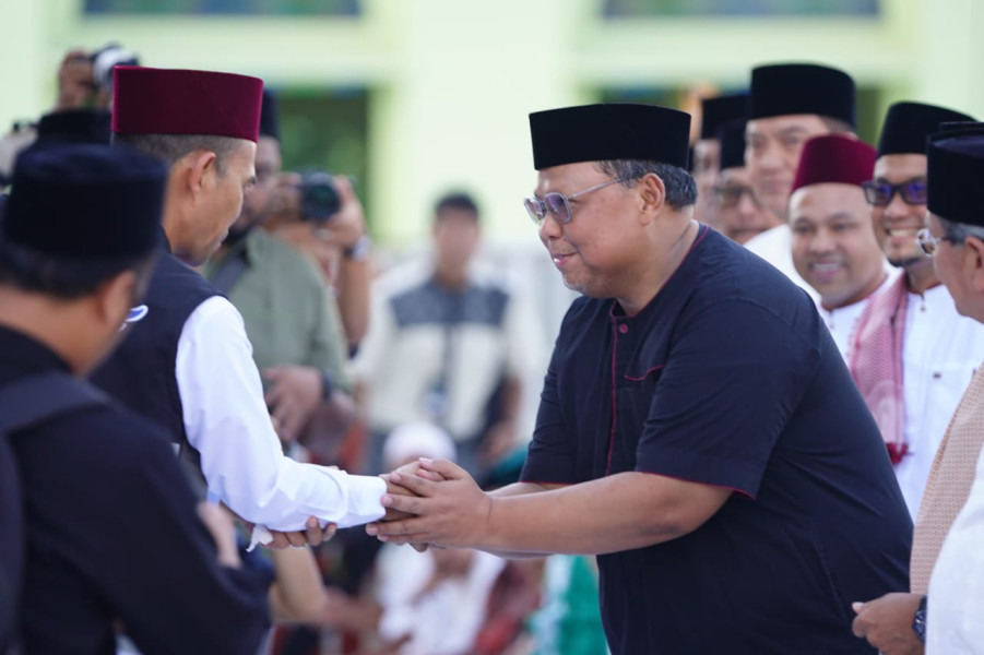 Ditengah Ribuan Masyarakat, Gubernur Riau Abdul Wahid Sebut LE Guru Politiknya