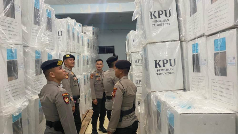 Pengamanan Gudang Logistik KPU Dilaksanakan Polres Kuansing Dalam Rangka Operasi Mantap Praja Lancang Kuning 2024