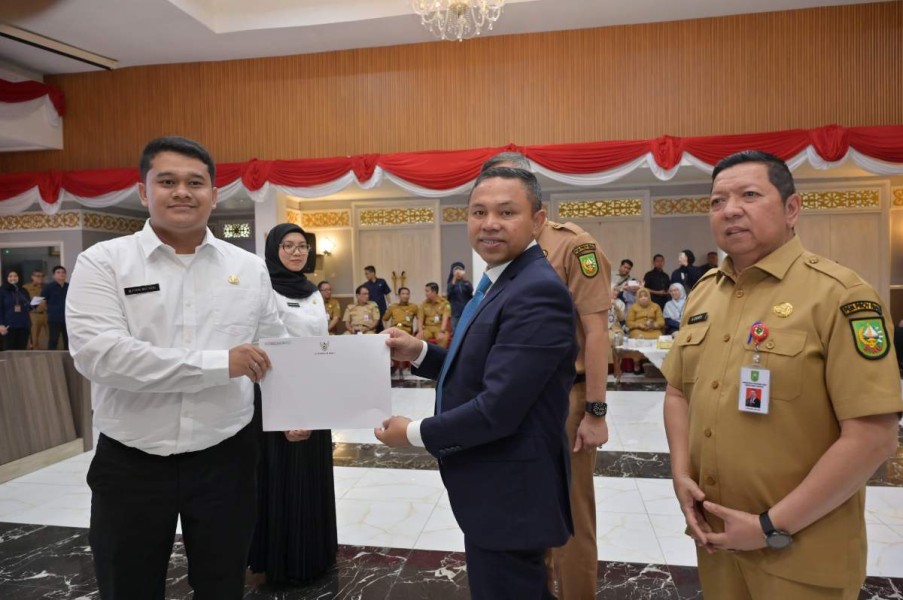 Serahkan SK CPNS, Ini Pesan Gubri Wahid