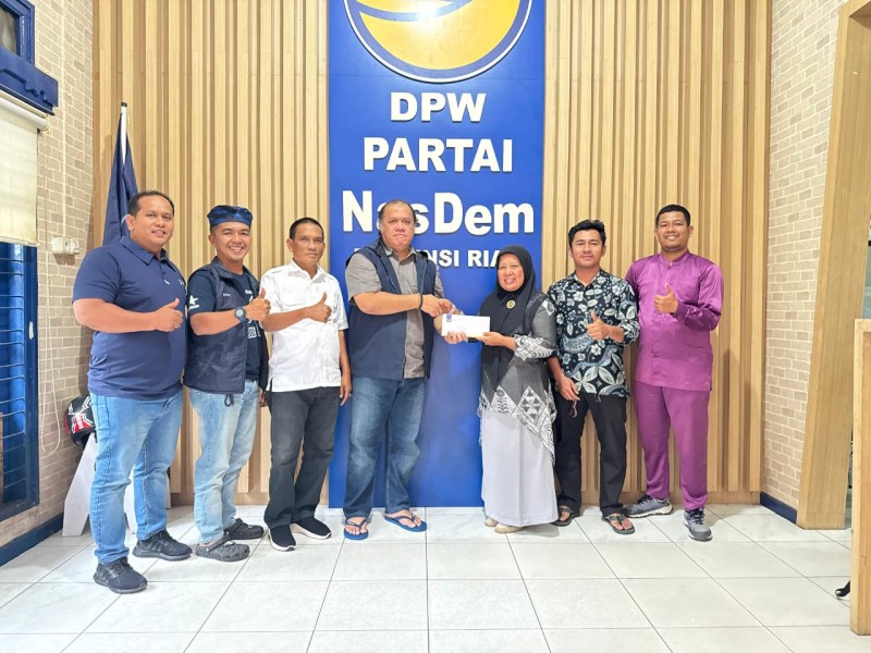 NasDem Berikan Bantuan kepada Atlet SOINA Kampar di Kejuaraan Bulutangkis Malaysia