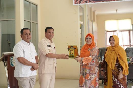 Pusdatin Puanri Kuansing Dilantik, Plt Bupati: Perempuan Berperan Besar Dalam Pembangunan