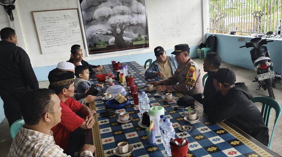 Kapolsek Tempuling Kumpul dengan Warga, Sampaikan Pesan Perdamaian Pasca Pemungutan Suara