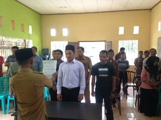 Nasrun Arsad Lantik Perangkat Desa, Semua Perangkat Harus Bersinergi