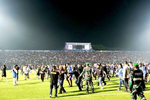 Rusuh Stadion Kanjuruhan, Tembakan Gas Air Mata yang Harus Dibayar Mahal, 127 Tewas