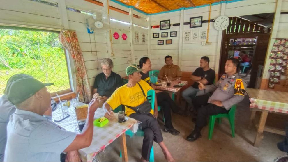 Bripka Alfa Hasim Sambangi Warga Sebagai Upaya Cooling System Jelang Pilkada