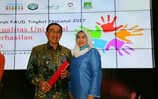 Sukses Kembangkan PAUD di Kabupaten, Bupati Inhil Terima Penghargaan Tingkat Nasional