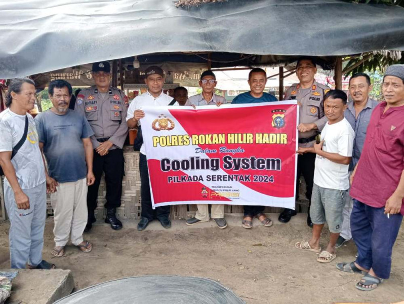 Sat Binmas Polres Rohil Sampaikan Pesan Pilkada Damai di Pasar Tradisional