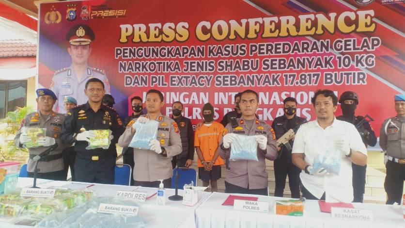 Pengedar Sabu 10 Kg Berhasil Ditangkap di Perbatasan Siak Bengkalis, Aksi Heroik Polisi Bikin Pelaku Mati Kutu