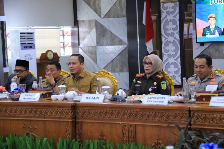 Semrawut, Pemko Pekanbaru-Forkopimda Segera Tertibkan Kabel Optik Milik Provider