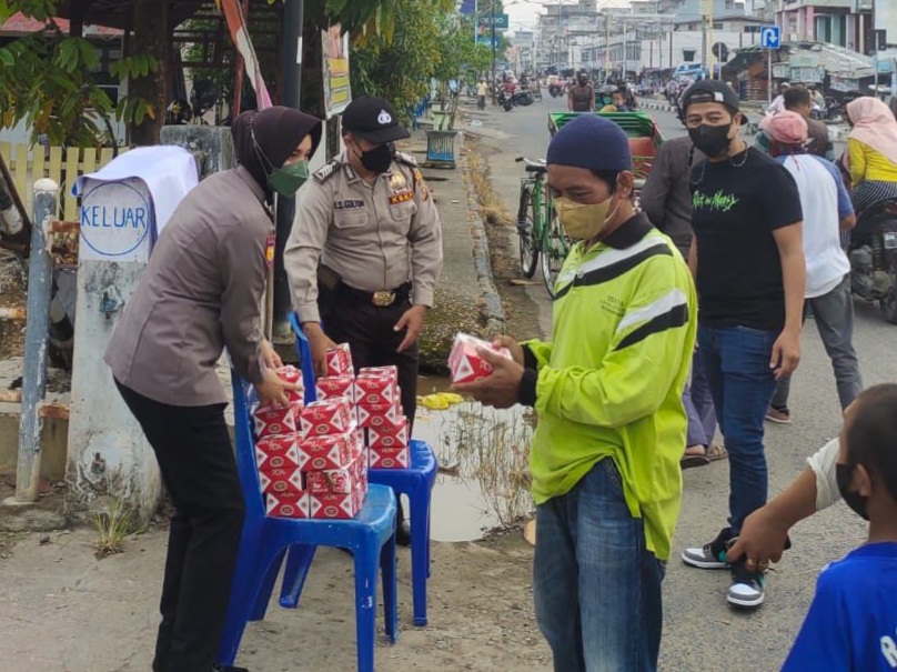 Mulai Puasa Pertama, KSKP Bagi-bagi Takjil ke Masyarakat Selama Ramadhan