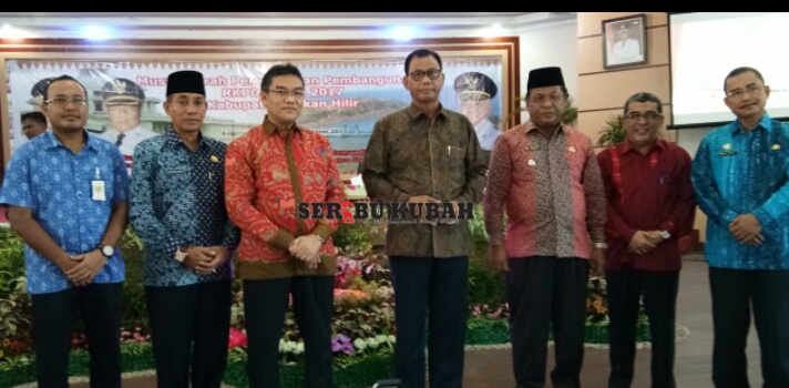  Bank Riau Kepri Serahkan Dana CSR