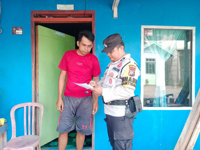 Door To Door, Polsek Tembilahan Hulu Sambangi Masyarakat Sampaikan Pesan Pilkada Damai