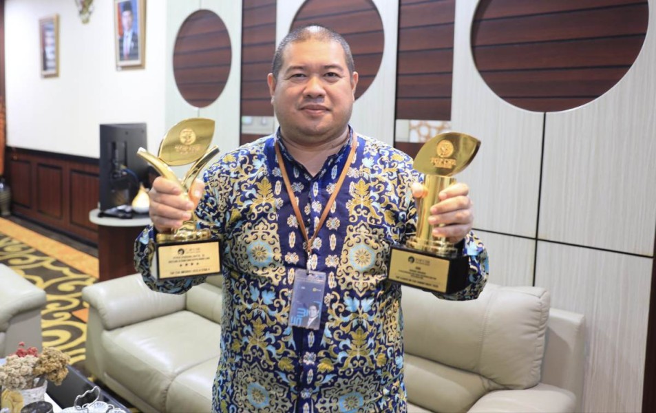 Dedikasi untuk Negeri, GM PLN UID RKR Dinobatkan Sebagai Top Leader on CSR Commitment 2025